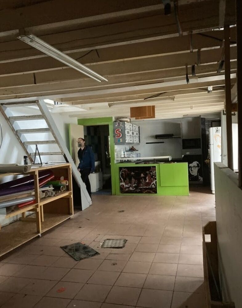 A MONTREUIL CROIX DE CHAVAUX LOCAUX CCIAUX A RÉNOVER