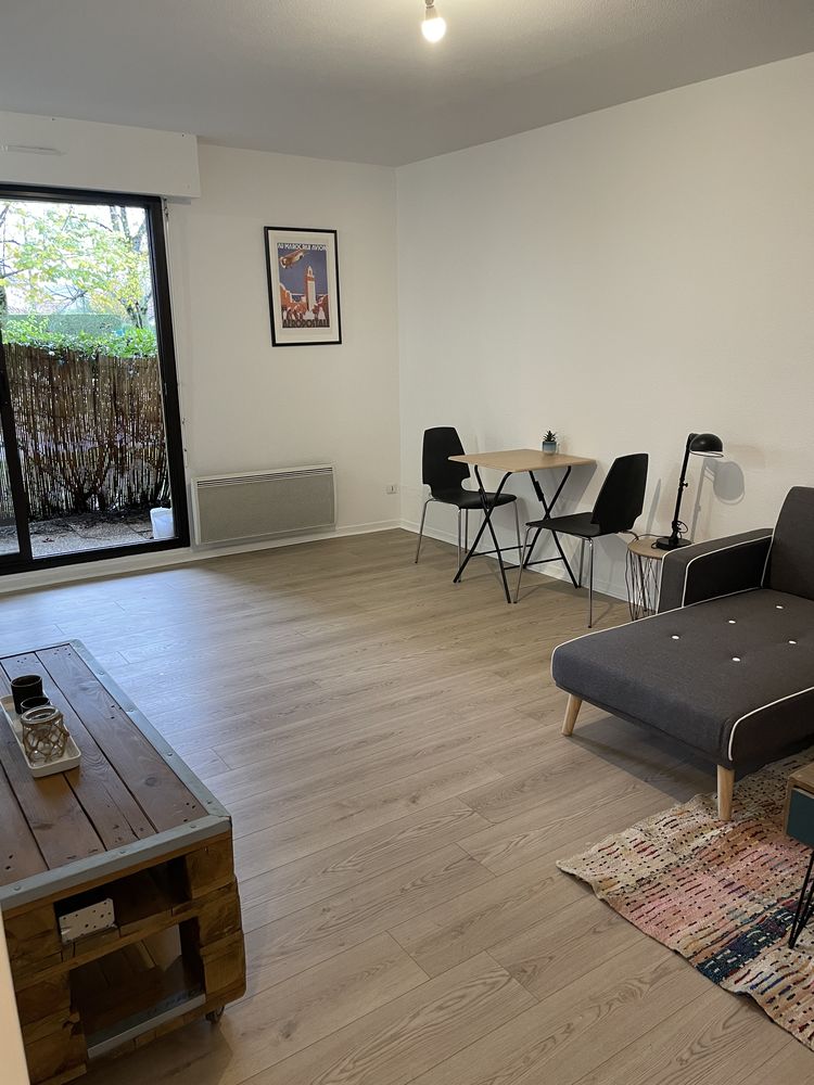 studio dans immeuble de standing
