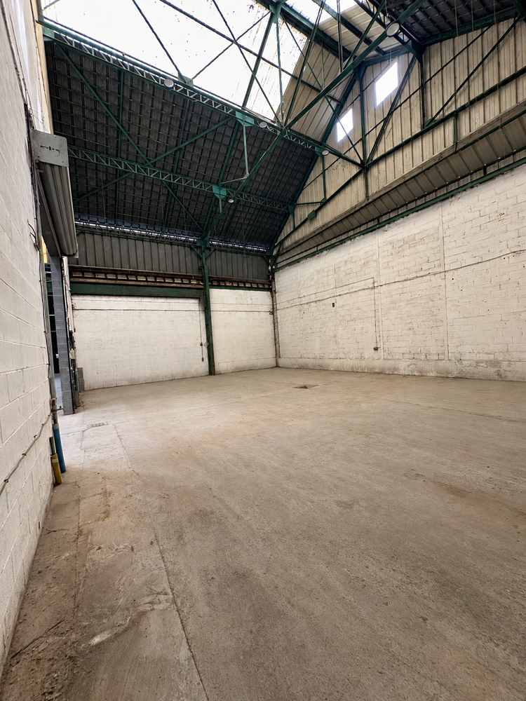 ? entrepôt 150 m² ? grande hauteur 9 m ? roubaix (59