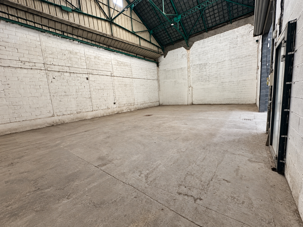 ? entrepôt 150 m² ? grande hauteur 9 m ? roubaix (59