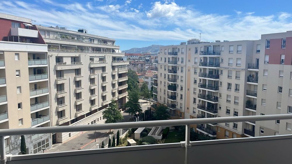 T2 meublé dans immeuble standing (8°)