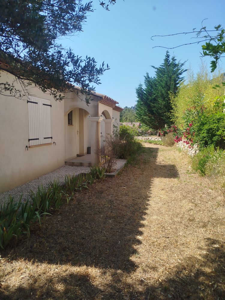 Charmante villa de plein pied 111m2 sur un terrain de 2004M2