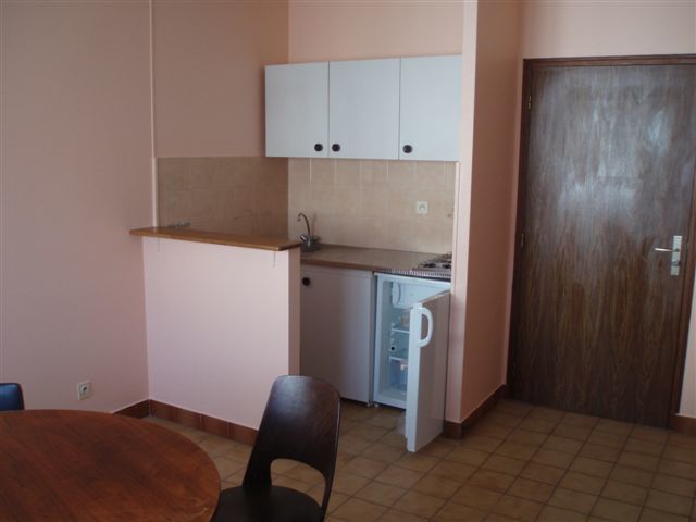 APPARTEMENT MEUBLÉ F2
