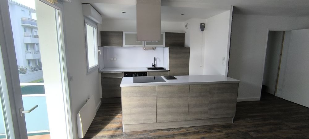 ? T2 BIS RÉNOVÉ DE 52 m² AVEC BALCON ET PARKING