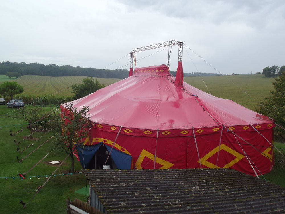 chapiteau-magicien-sono-lumi&egrave;re-borne photo 0 24400 Bourgnac