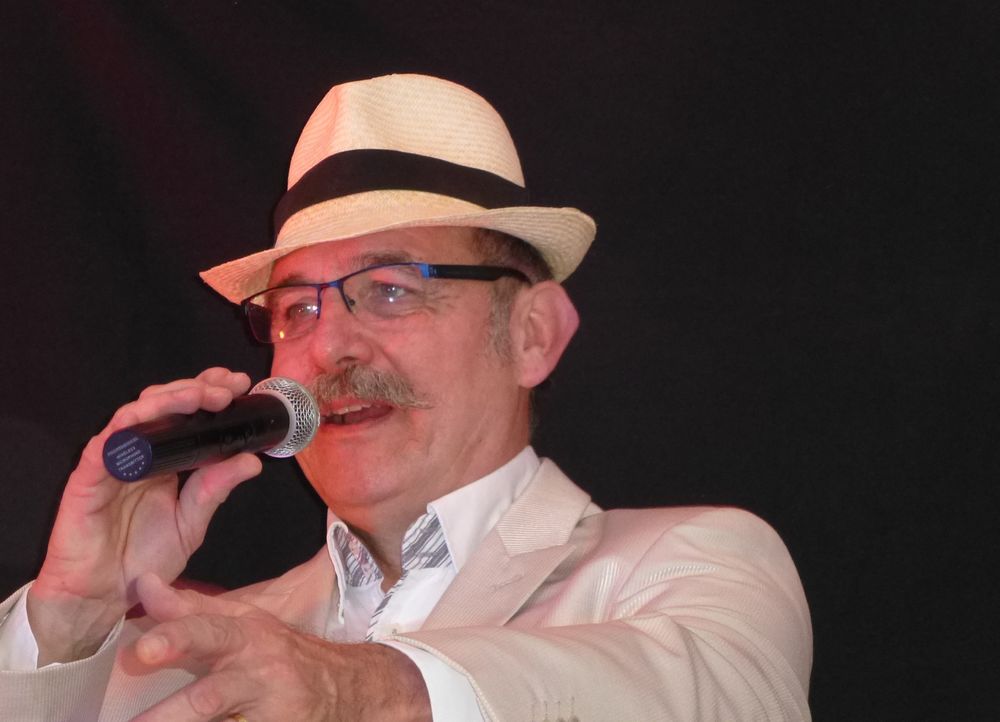 Thierry, chanteur, guitariste, animateur musical, DJ
0 17160 Haimps