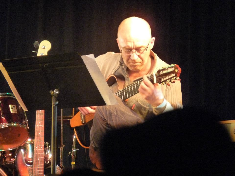 donne cours de guitare &agrave; domicile 0 79270 Frontenay-rohan-rohan