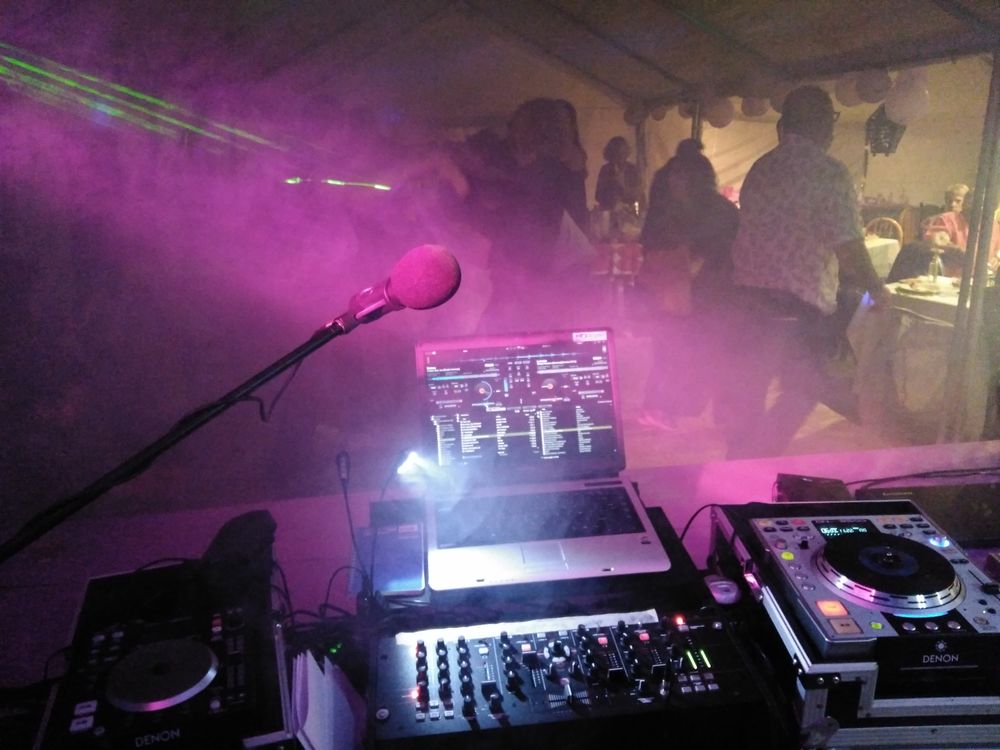 Animateur DJ 0 40420 Le sen