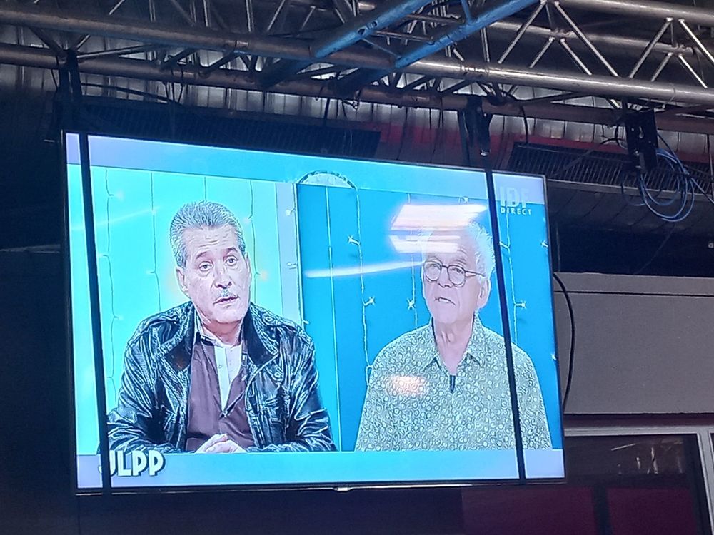 Spectacle de magie en close-up en France et cours chez vous. 0 92400 Courbevoie