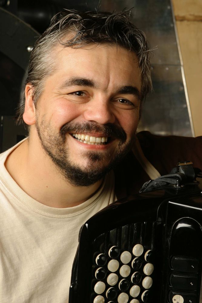 COURS D'ACCORD&Eacute;ON CHROMATIQUE
POUR TOUS &Acirc;GES,TOUS NIVEAUX 0 37600 Mouzay