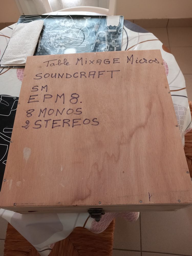 console mixage pour systeme sonorisation 0 85430 Aubigny