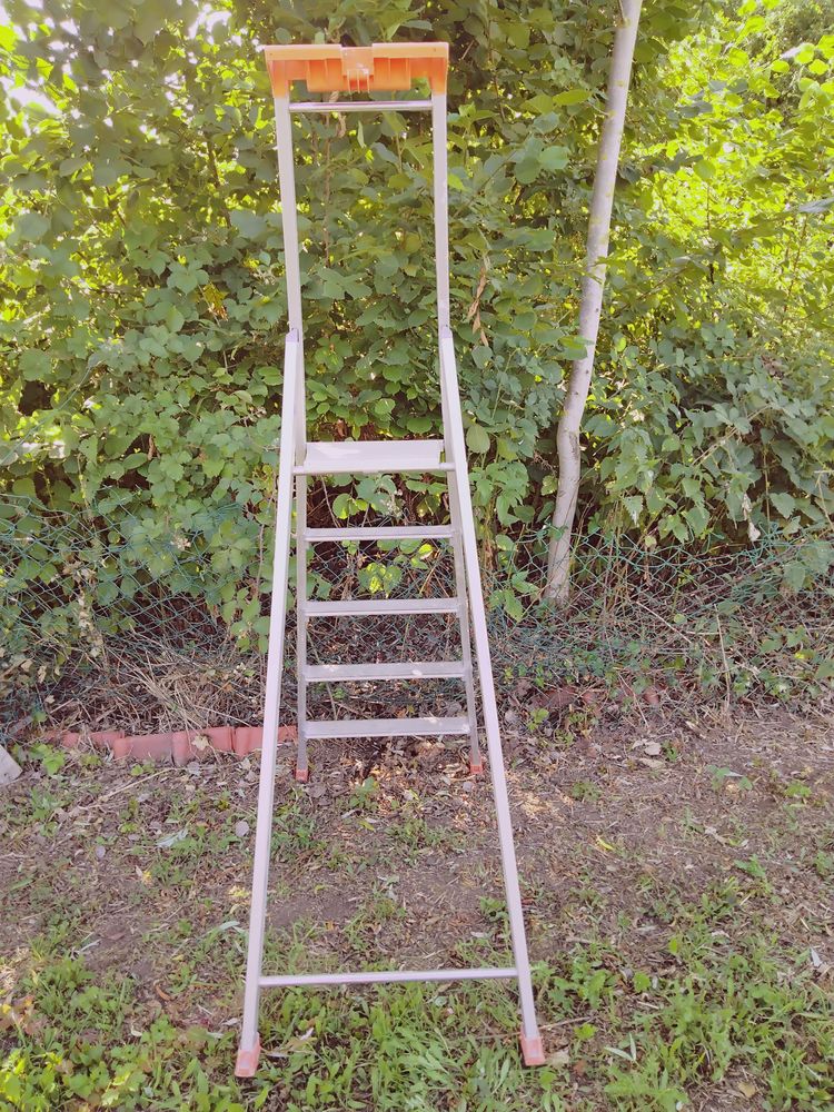 &eacute;chelle ou escabeau - ladder or stepladder rental 0 62210 Avion