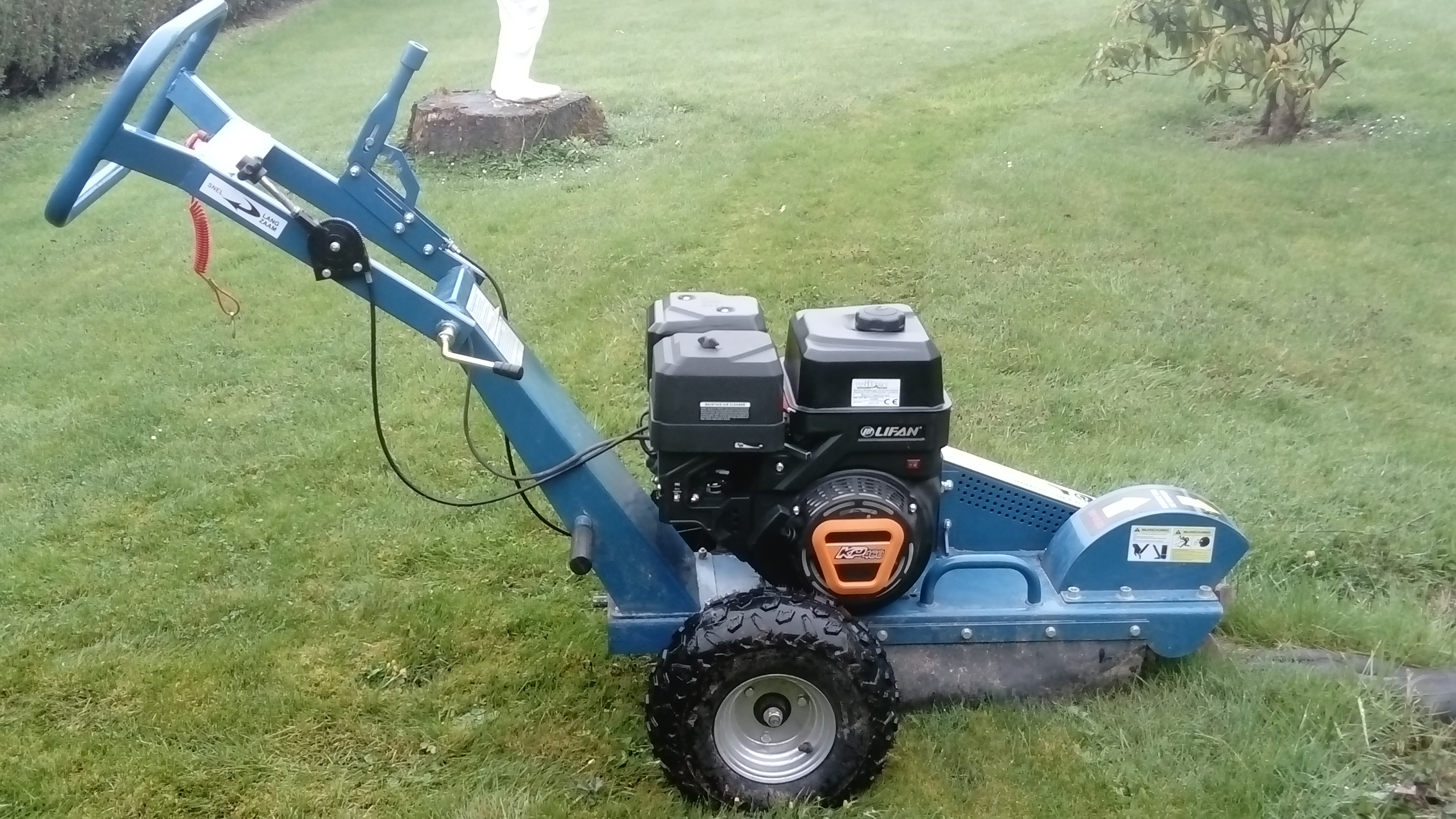 Rogneuse de souches / Dessoucheuse 0614923601. 0 76250 D�ville-l�s-rouen