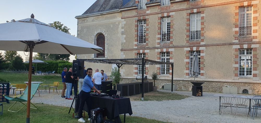 Dj pro et animateur &agrave; l'&eacute;coute 100% &agrave; la demande du client 0 92300 Levallois-perret