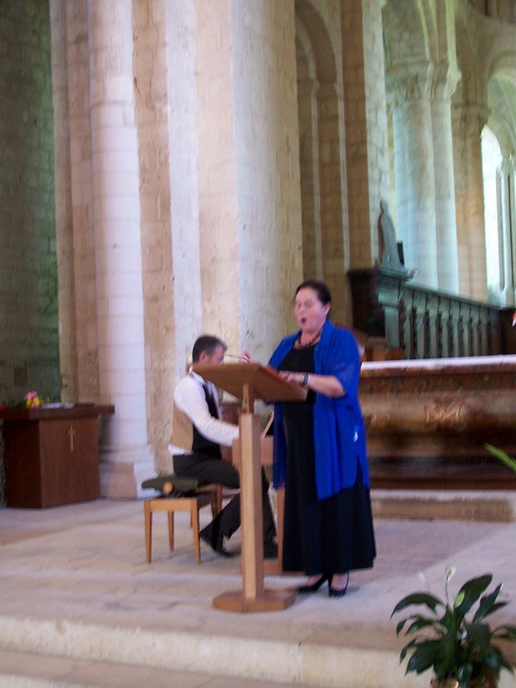 Vraie p&eacute;cialiste donne des cours de technique vocale 0 79100 Thouars