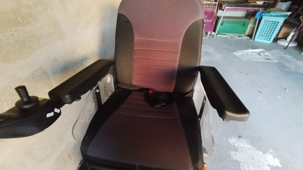 Fauteuil roulant electrique 0 64140 Bill�re