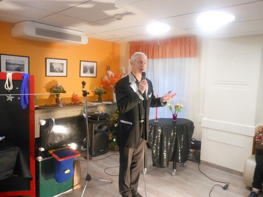 Spectacle MAGICIEN "CHANSONS & MAGIE" pour "Seniors" 0 69380 Dommartin