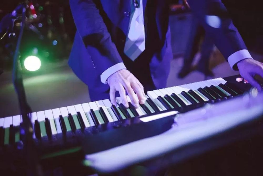 Pianiste Chanteur DJ anime votre &eacute;v&eacute;nement 0 74000 Annecy