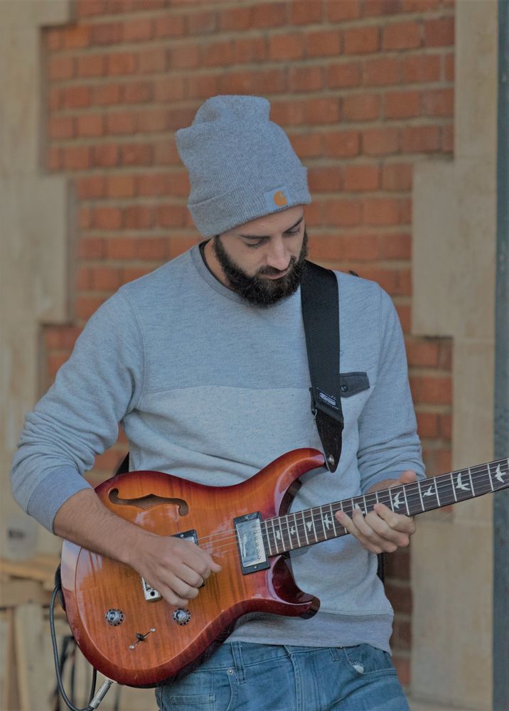 Cours guitare &agrave; domicile bressuire parthenay thouars.. 0 79300 Bressuire