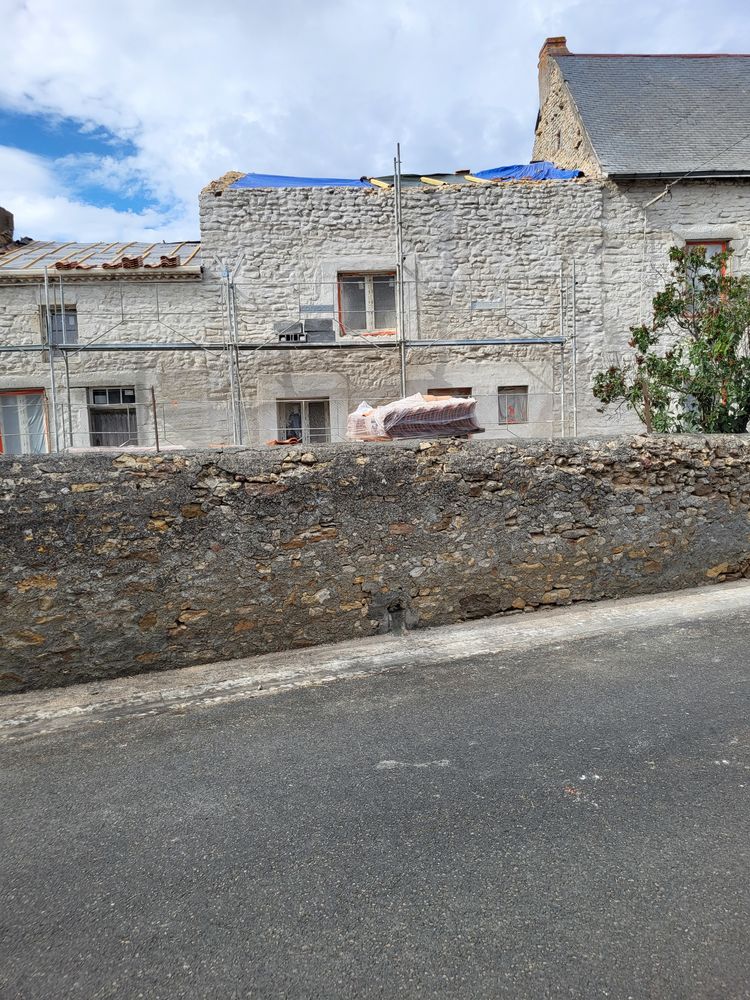 refaire la charpente et couvrir en romane 0 79600 Tessonni�re