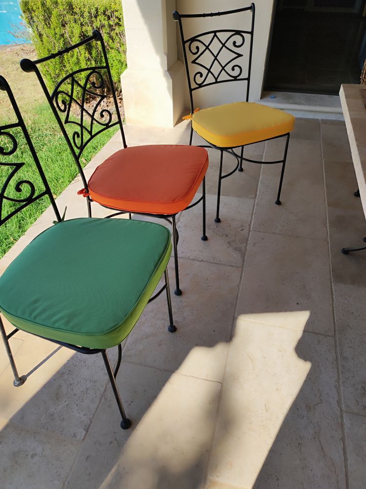 R&eacute;paration coussins 
Retouche rideaux 0 84360 M�rindol