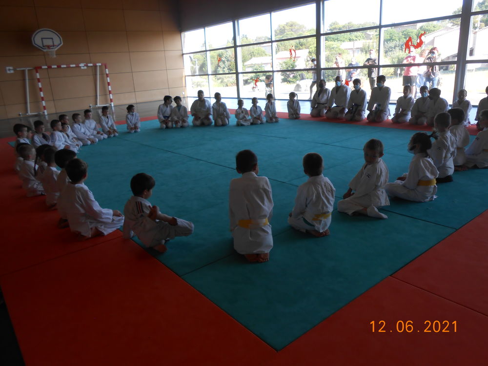 cours de gymnastique souple.de judo.de self-defense. 0 30110 Les salles-du-gardon