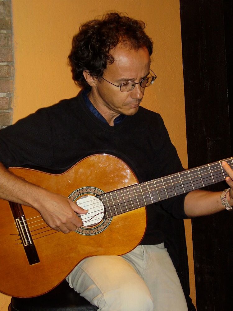 Cours de guitare classique et folk  adultes
Visio possible
0 83000 Toulon