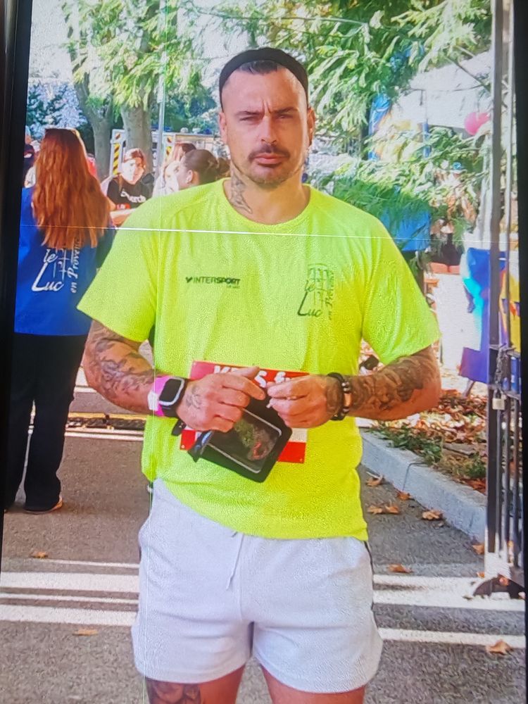 Jeune homme portugais peintre minutieux 0 06110 Le cannet