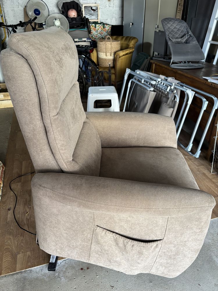 Fauteuil &eacute;lectrique m&eacute;dicalis&eacute; 0 18000 Bourges