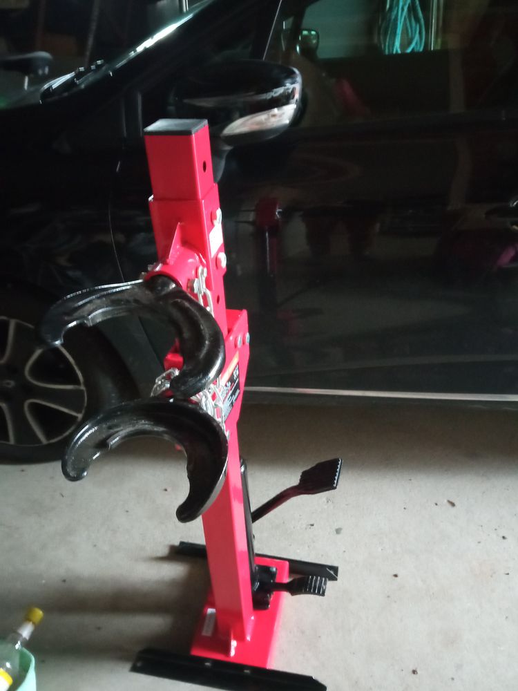 APPAREIL POUR REPARER SUSPENSIONS DE VOITURE 0 42110 Pouilly-l�s-feurs