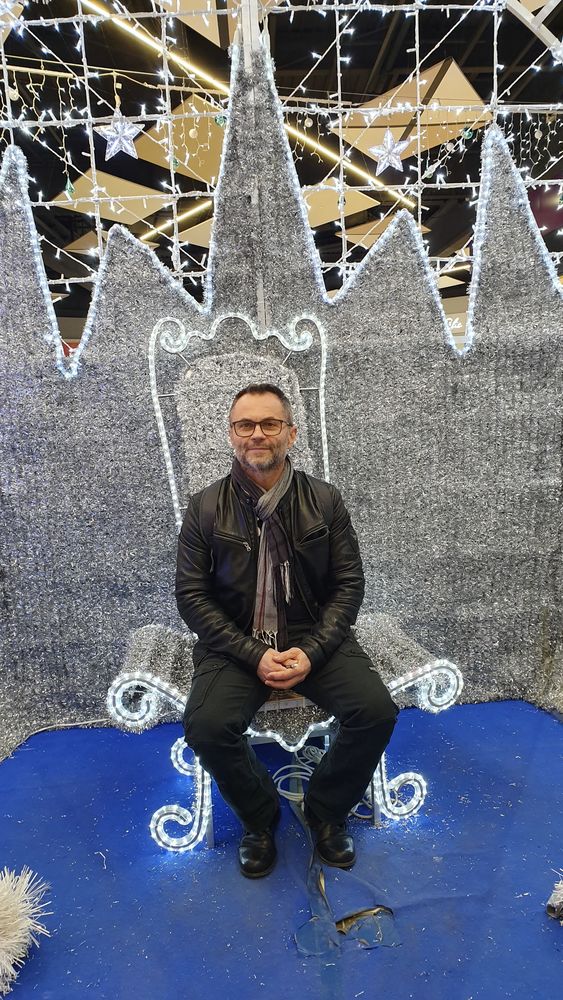 Homme s&eacute;rieux propose ses services : 0 42300 Roanne