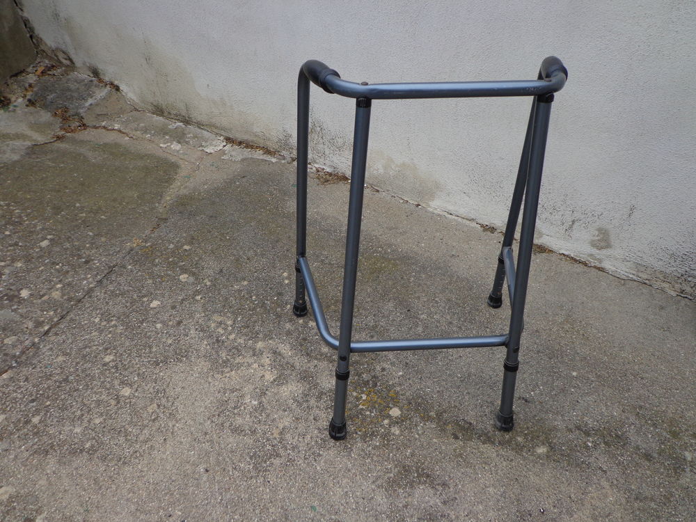 D&eacute;ambulateur  Fixe bleu 0 34400 Saint-christol