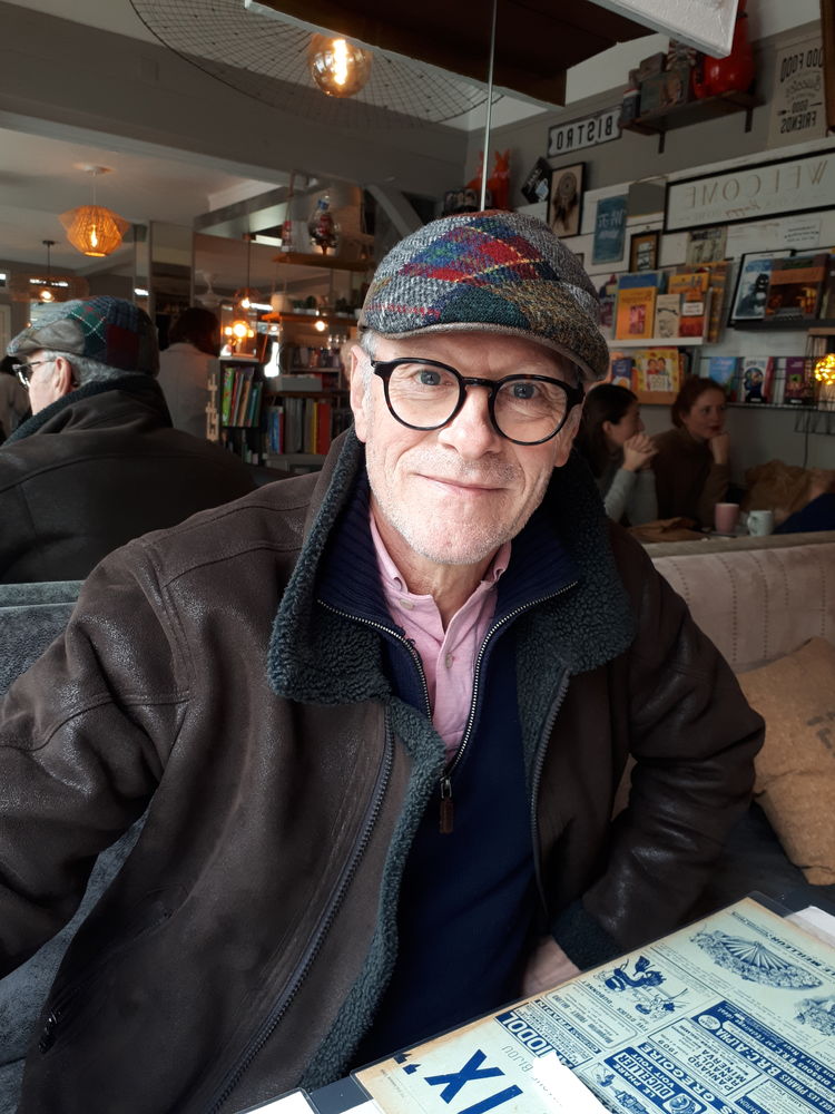 Retrait&eacute;  recherche petits travaux papier peinture jardinage 0 10190 Neuville-sur-vannes