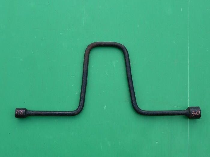 Vilebrequin cl&eacute; de serrage roue de tracteur 36 10290 Marcilly-le-hayer