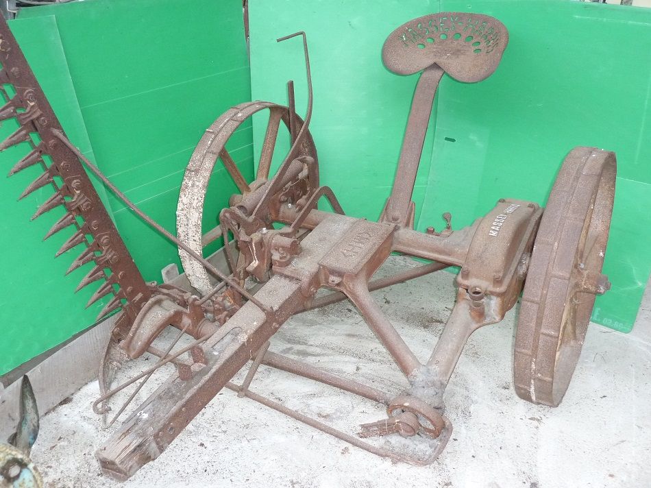 Faucheuse &agrave; traction animale MASSEY-HARRIS 150 10290 Marcilly-le-hayer