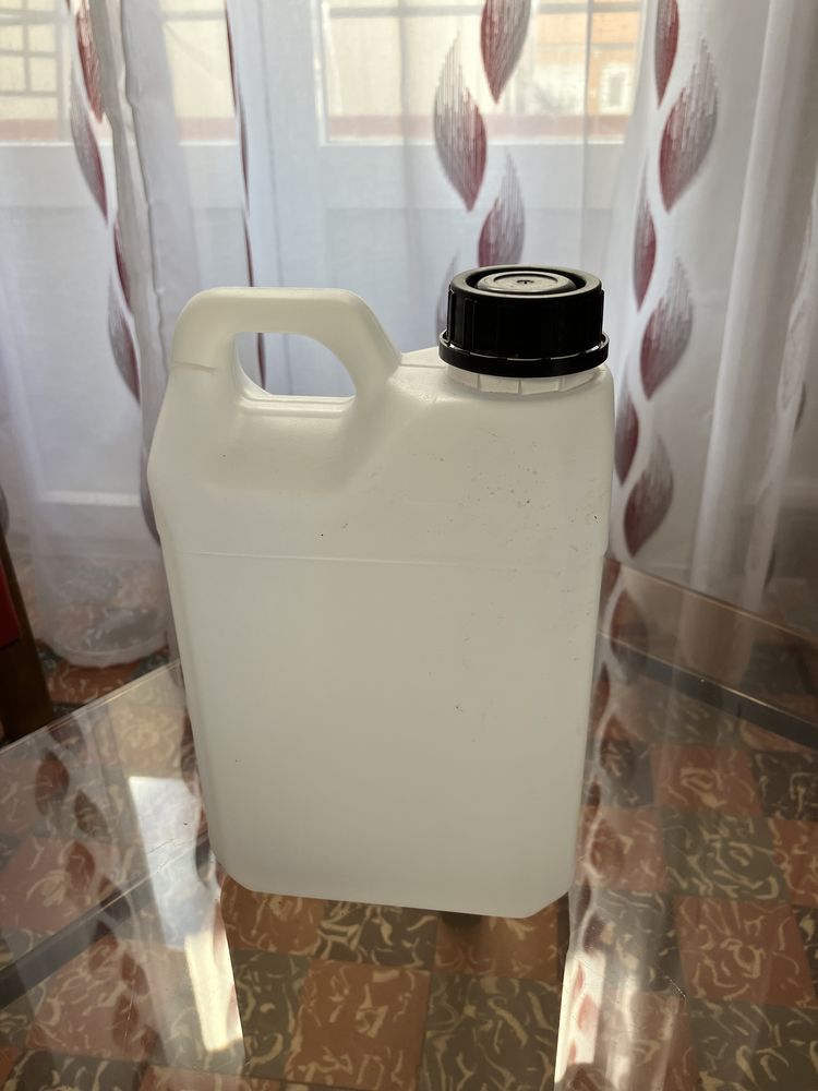 Lots de 10 JERRICANS 2L 7 34300 Agde