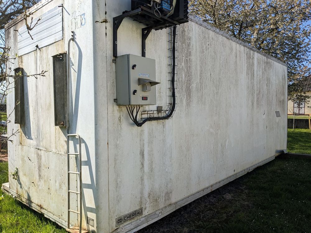 Donne ancienne chambre froide
0 52220 Montier-en-der