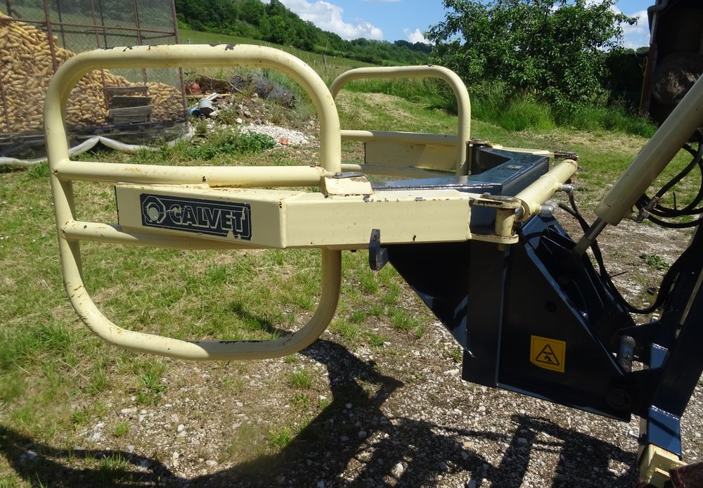 pince balles enrubann&eacute;es CALVET 2100 82270 Montpezat-de-quercy