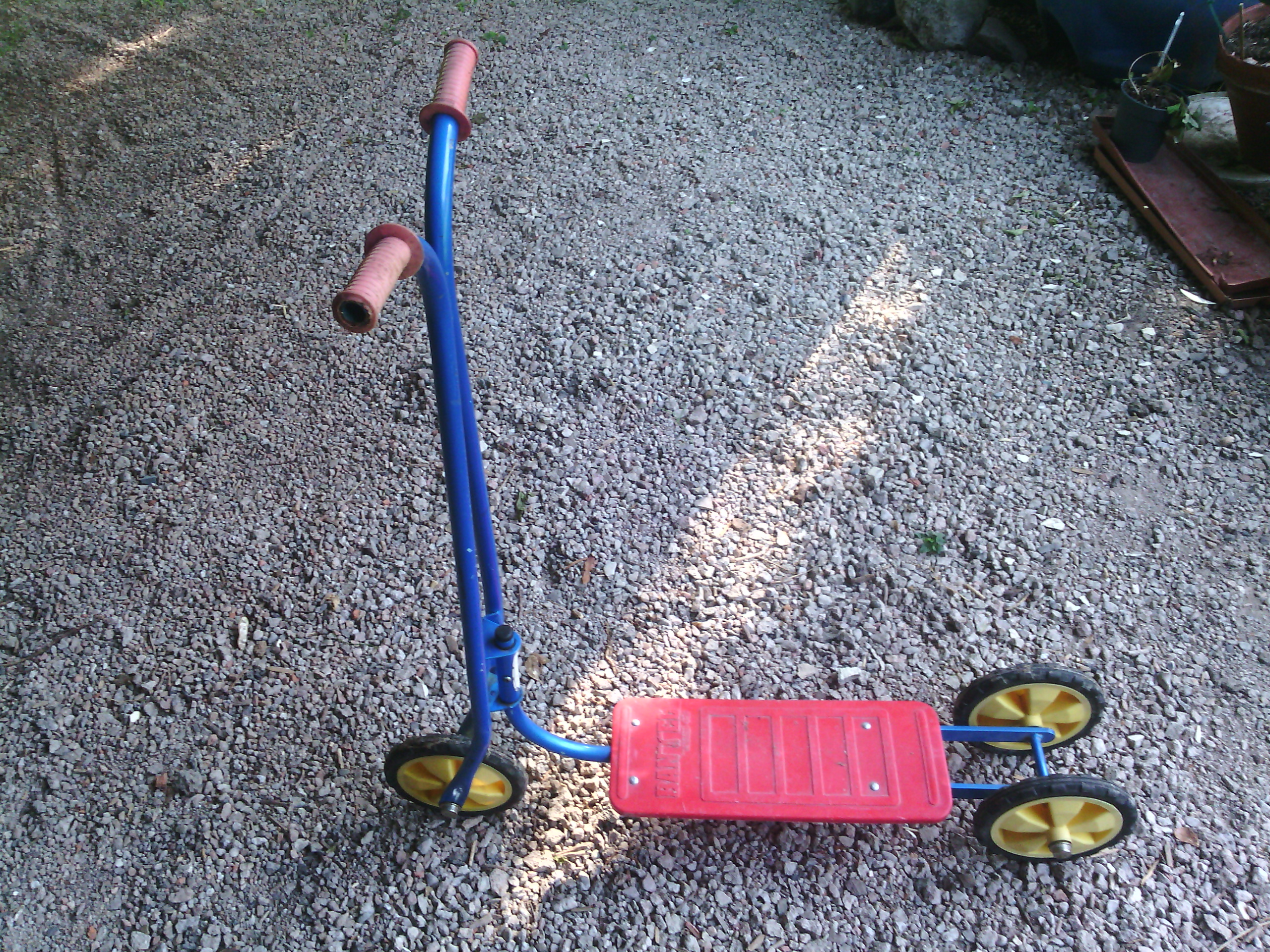 : 
trotinette 3 a 5 ans 15 71200 Le creusot