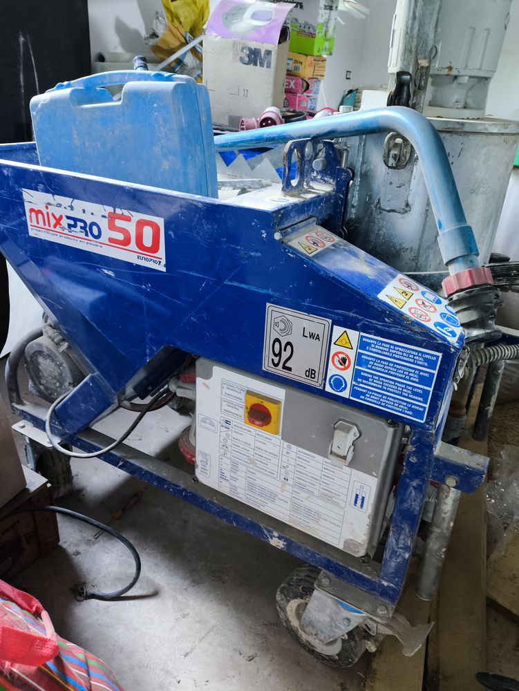 Machine a projeter , pl&acirc;tre ,enduit 
4700 57660 Altrippe