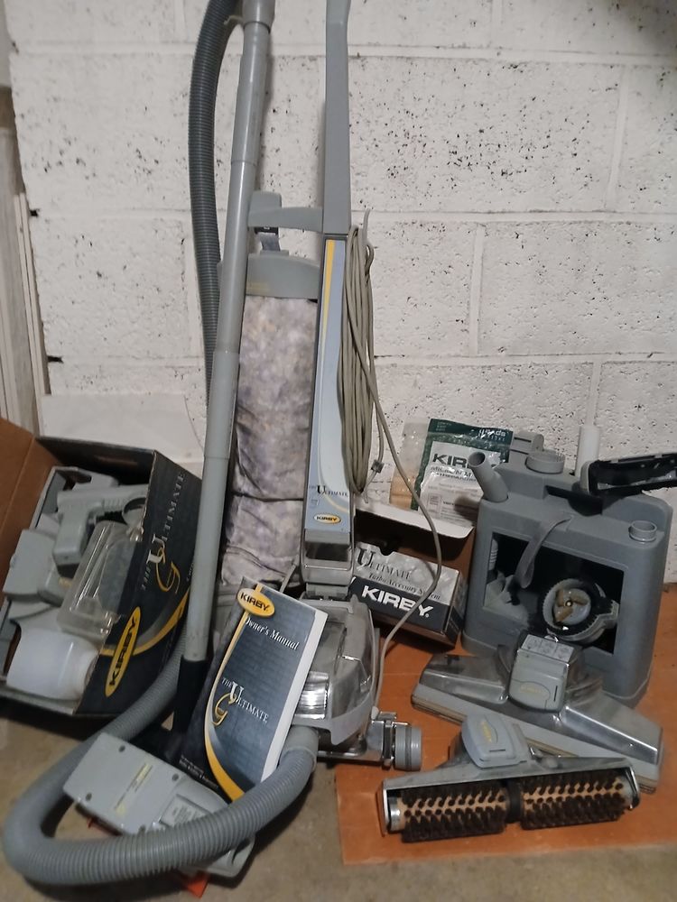 Ensemble aspirateur/shampooineuse marque Kirby 200 35300 Foug�res