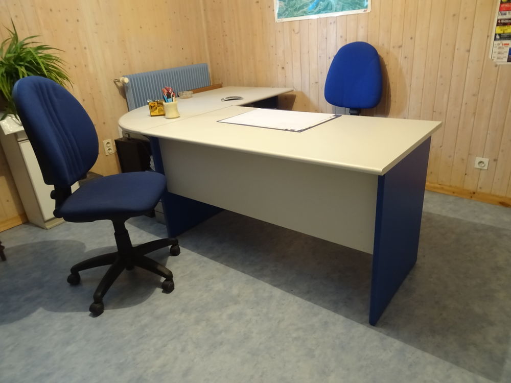 Bureau avec angle 
150 73800 Chignin