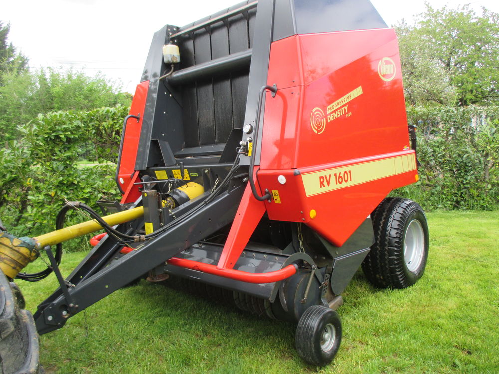 Presse &agrave; balles rondes Vicon 15000 79120 Chey