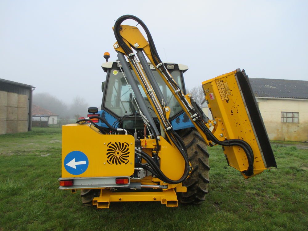 Epareuse Frontoni 9500 79120 Chey