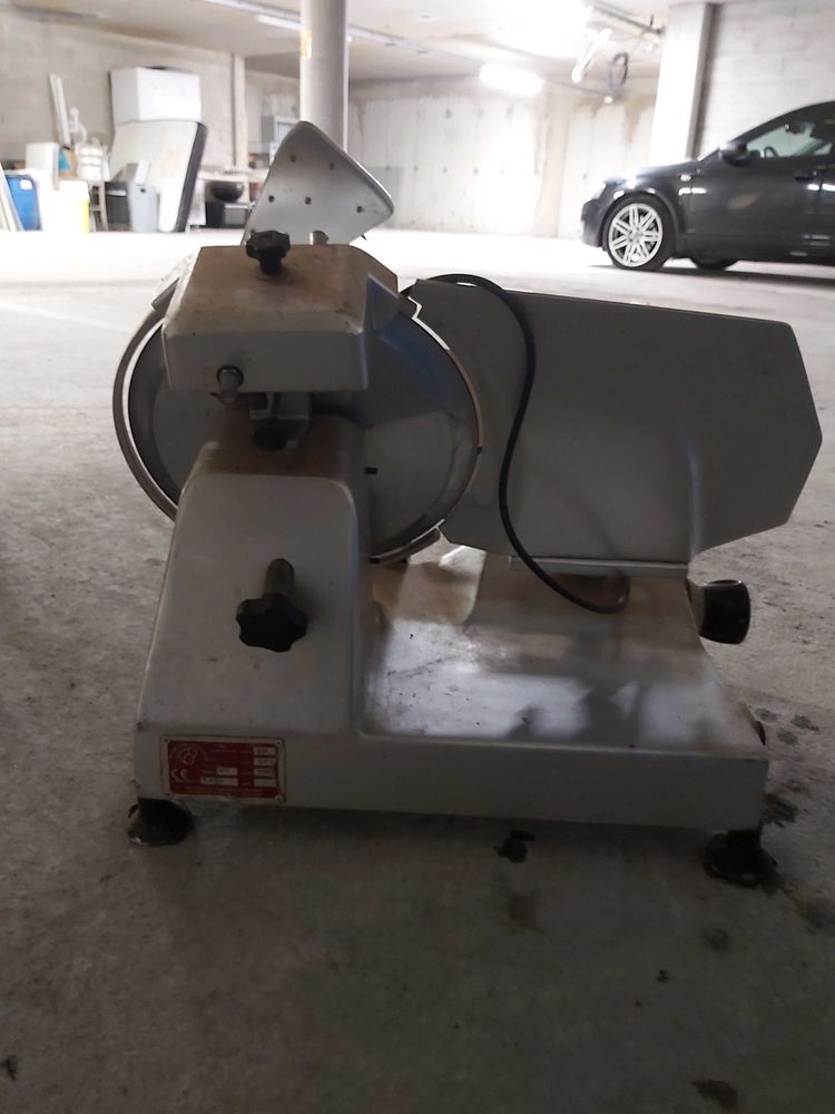 Trancheuse pro 200 92230 Gennevilliers