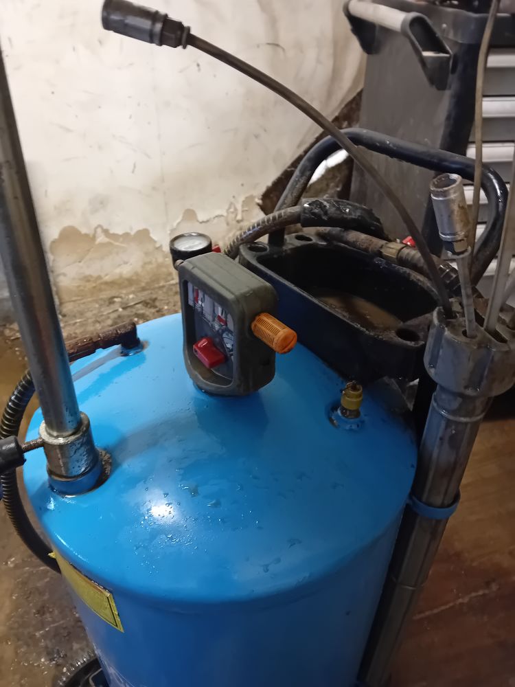 Bonjour vidangeur et aspiration huile moteur 130 55220 Souilly