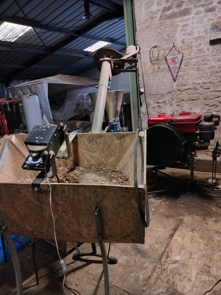 presse &agrave;  Pellets diam&egrave;tre 250mm avec 3 rouleaux 2500 79160 Villiers-en-plaine