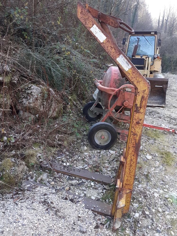 fourche l&egrave;ve palette  2 tonnes 200 73160 Saint-cassin