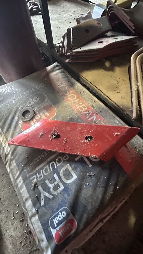 d&eacute;stockage de pi&egrave;ce d&eacute;tach&eacute;es  agricoles 0 02160 Pontavert