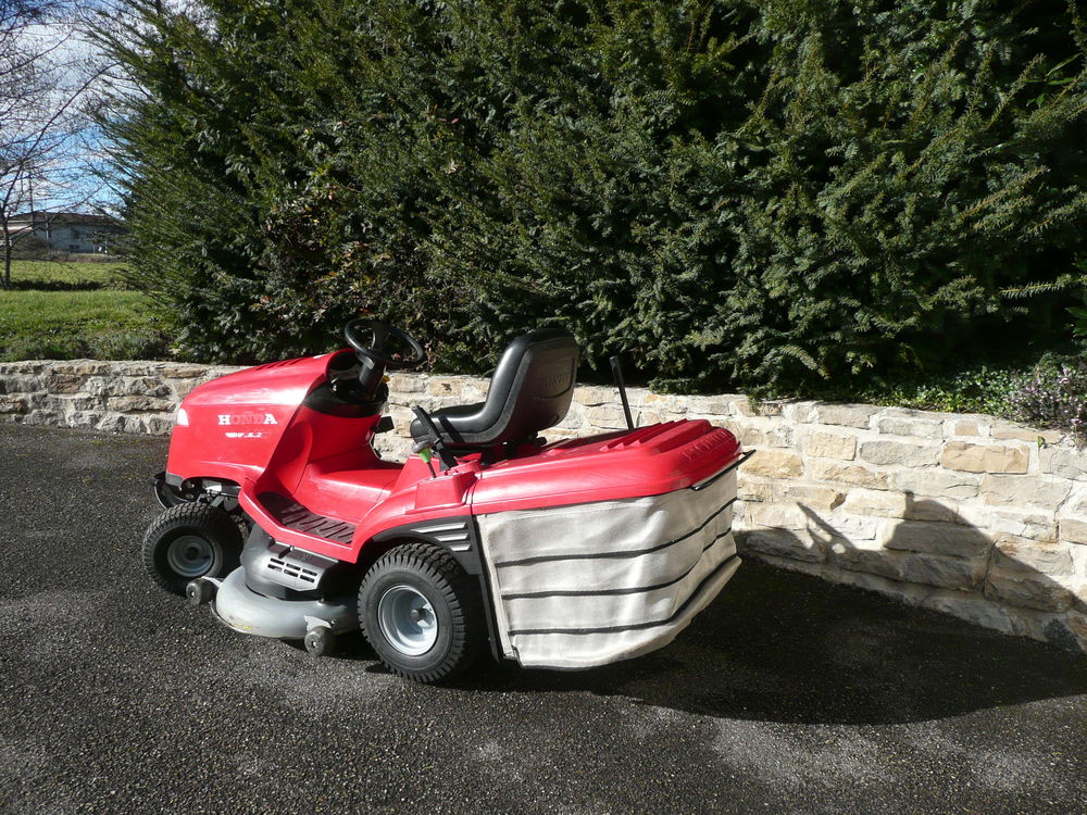 tondeuse autoport&eacute;e HONDA 2500 01440 Viriat